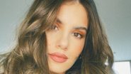 Camila Queiroz apareceu toda produzida em selfies - Reprodução: Instagram
