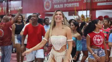 Lore Improta esbanjou beleza e alegria em noite de samba no Rio de Janeiro - Foto: Daniel Pinheiro /AgNews