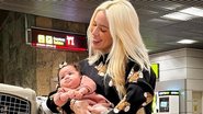 Karoline Lima embarca para o Brasil com a filha - Reprodução/Instagram