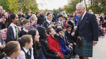 Rei Charles III foi questionado sobre sua idade por uma criança durante visita real - Reprodução: Instagram