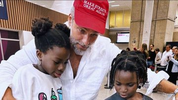 Bruno Gagliasso apareceu ao lado dos filhos em aeroporto - Reprodução: Instagram