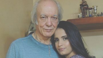 Fernanda Passos, viúva de Erasmo Carlos, revela que viveu experiência paranormal quando TV ligou sozinha - Foto: Reprodução / Instagram