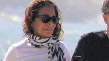 Andréa Beltrão é flagrada em passeio com o marido, Maurício Farias - Fotos: Dan Delmiro / AgNews