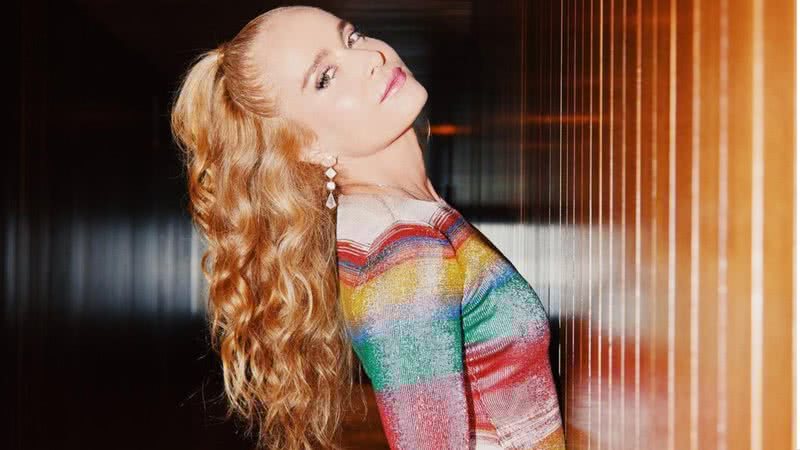 Angélica arrasa com vestido colorido - Reprodução/Instagram