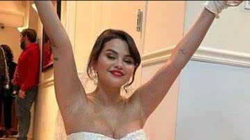 Selena Gomez causou comoção nas redes sociais ao compartilhar fotos vestida de noiva nas redes sociais - Reprodução: Instagram