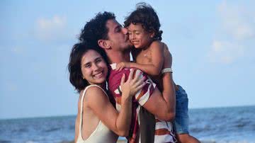 Daphne Bozaski com o marido, Gustavo Araújo, e o filho, Caetano - Fotos: Divulgação
