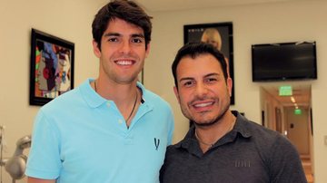 Em Miami, o craque Kaká cuida do visual no salão do hair stylist Cleber Lopes.