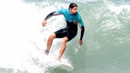 Cauã Reymond mostra habilidade no surf - Delson Silva / AgNews