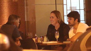 Claudia Jimenez e Miguel Falabella jantam juntos no Rio - Fausto Candelária / AgNews