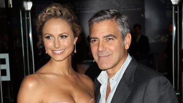 George Clooney com a namorada, Stacy Keibler - Getty Images