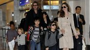 Angelina Jolie e Brad Pitt com os filhos Maddox, Pax, Zahara, Shiloh, Vivienne e Knox - Splash News