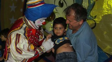 Zico se diverte com o neto em circo no Rio de Janeiro - Daniel Delmiro/AgNews