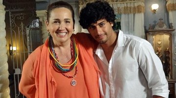 Jesus Luz grava com Claudia Jimenez em 'Aquele Beijo' - Aquele Beijo/TV Globo