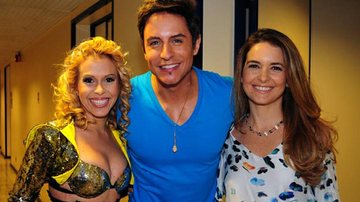 Joelma, Ricardo Tozzi e Claudia Abreu nos bastidores de 'Cheias de Charme' - Reprodução / TV Globo