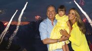 Orgulho dos pais, Roberto Justus e Ticiane Pinheiro, Rafaella faz três anos em festa com queima de fogos, no interior de SP. - Samuel Chaves