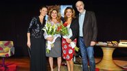 Em SP, Maria Fernanda felicita Tania, Mónica e Odilon na estreia de monólogo. - João Passos/Brasil Fotopress