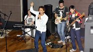 Ator, diretor e músico, Rafa se apresenta em SP com sua banda, formada por Gustavo Tibi, Paulinho Moreira, Jayme  Monsanto e Pepe Santos. - Fábio Miranda