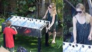 Kate Hudson joga pebolim com filho em Miami, Estados Unidos - The Grosby Group