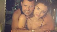 Fotógrafo Mariano Vivanco abraça Miranda Kerr - Reprodução/Instagram