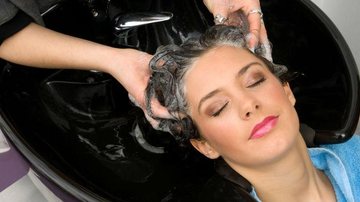 O ideal é que a grávida evite usar química no cabelo - Shutterstock