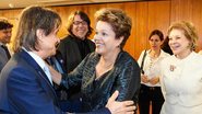 Roberto Carlos saúda Dilma Rousseff. - Roberto Stuckert Filho/PR