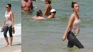 Juliana Didone mergulha no mar de roupa após correr pela orla do Rio - AgNews