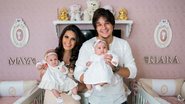Natália Guimarães e Leandro com as gêmeas Maya e Kiara, que nasceram em agosto de 2013 - Caio Guimarães