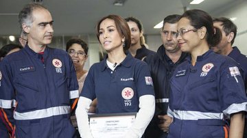 Sabrina Sato como enfermeira do SAMU - Edu Moraes/Divulgação Record