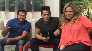 A dupla Hugo e Tiago no programa "Tudo Posso" de Maria Cândida - Divulgação