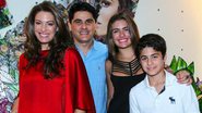 César Filho e a família prestigiam exposição de arte - Manuela Scarpa e Marcos Ribas/Photo Rio News