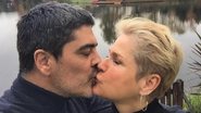 Xuxa Meneghel e Junno Andrade: beijo apaixonado - Reprodução/Instagram