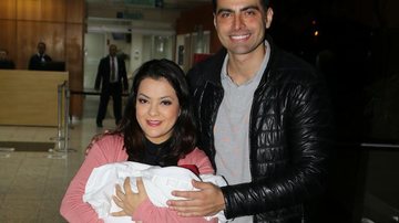 Ex-Rouge, Li Martins deixa a maternidade com a filha, Antonella - Thiago Duran / AgNews