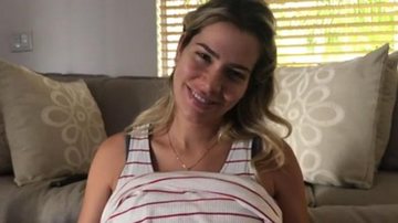 Adriana Sant'anna exibe barriga repleta de estrias: 'Inevitável' - Reprodução