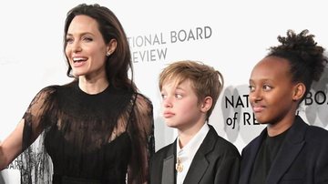 Filhas de Angelina Jolie vão a baile de gala em NY - Getty Images
