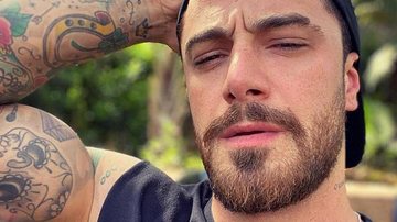 Felipe Titto surge de sunga e esquenta web - Divulgação/Instagram
