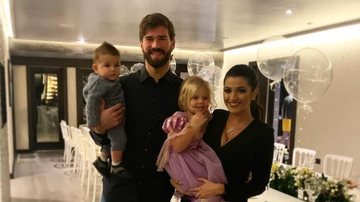 Goleiro Alisson e a esposa celebram primeiro ano do filho - Reprodução/Instagram