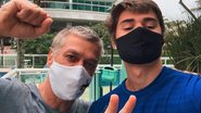 Fábio Assunção tira onda ao lado do seu filho, João, na web - Reprodução/Instagram