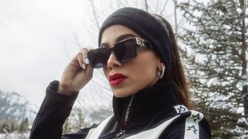 Anitta resgata registro onde aparece esquiando de biquíni - Reprodução/Instagram
