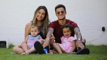 Esposa de Philippe Coutinho mostra rostinho do filho caçula - Reprodução/Instagram
