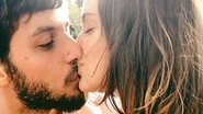 Laura Neiva e Chay Suede surgem dando beijão nas redes - Reprodução/Instagram