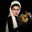 Leona Cavalli provoca ao dar vida à loucura em espetáculo baseado em ensaio do século XVI